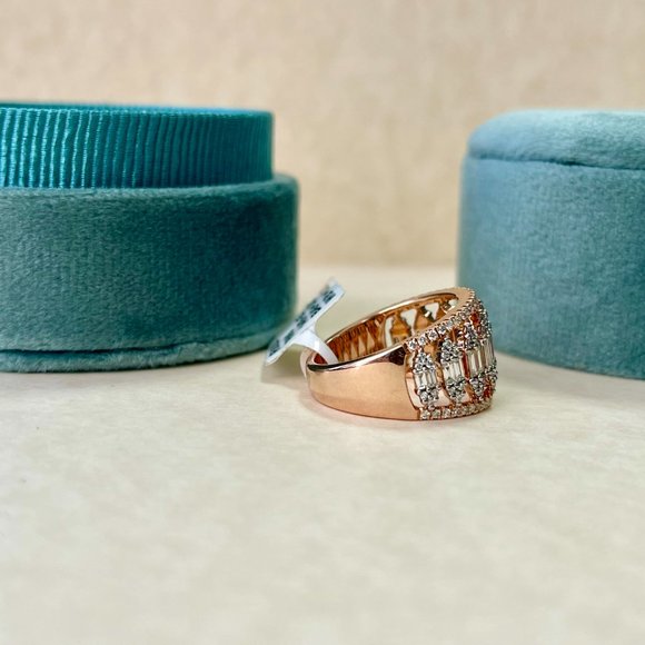 Baugette & Round Glamour Diamond Ring - Picture 6 of 7